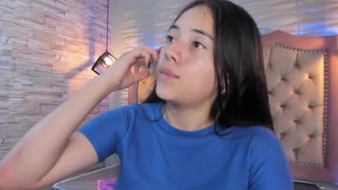 Snapshot of ava_broown chatting on 10, 1, 2025              online show from 10, 1, 2025