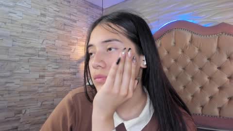 Snapshot of ava_broown chatting on 12, 1, 2025              online show from 12, 1, 2025