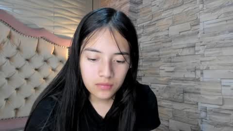 Snapshot of ava_broown chatting on 18, 1, 2025              online show from 18, 1, 2025