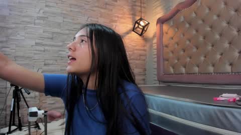 Snapshot of ava_broown chatting on 21, 1, 2025              online show from 21, 1, 2025