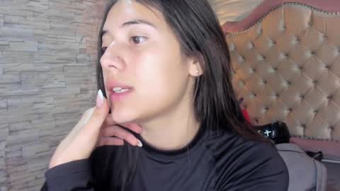 Snapshot of ava_broown chatting on 22, 1, 2025              online show from 22, 1, 2025