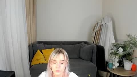 avabloom_ online show from 2, 11, 2025