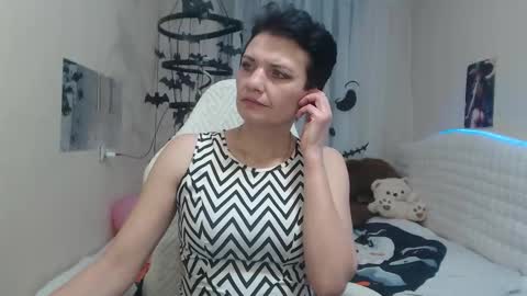 Snapshot of avasaturnian chatting on 24, 10, 2025 avasaturnian online show from 24, 10, 2025