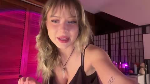 Avery  online show from 8, 11, 2025