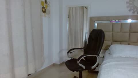 Snapshot of avibellaycaperusita chatting on 15, 10, 2025 Lilith online show from 15, 10, 2025