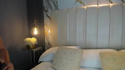 Avy  online show from 11, 10, 2025