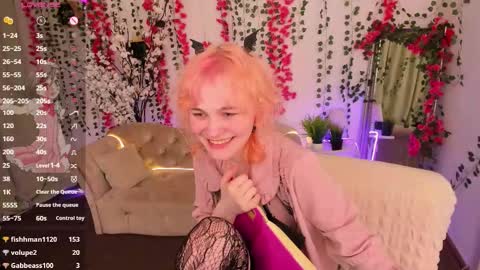 Snapshot of awawrin chatting on 27, 11, 2025 Awi online show from 27, 11, 2025