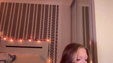 Snapshot of awwrora chatting on 17, 11, 2025 Aurora online show from 17, 11, 2025