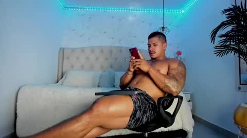 Snapshot of axel_daviss1 chatting on 12, 9, 2025 Axel Daviss online show from 12, 9, 2025