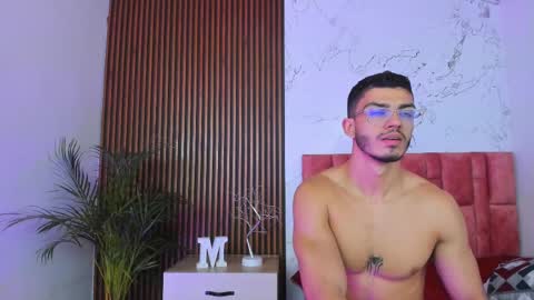 Axel  online show from 4, 12, 2024