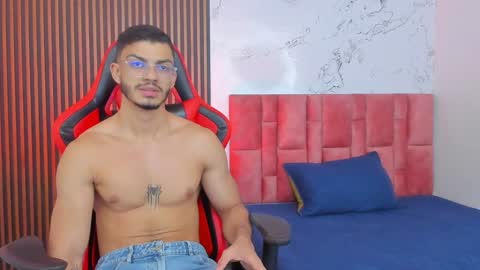 Axel  online show from 19, 12, 2024