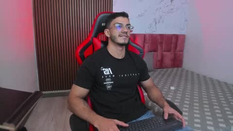 Axel  online show from 29, 12, 2024