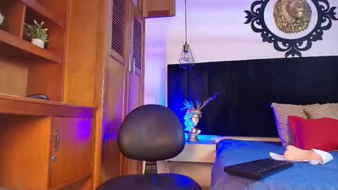     online show from 30, 9, 2025