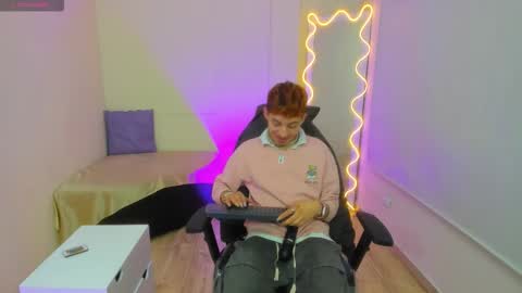 AXEL  online show from 19, 10, 2025