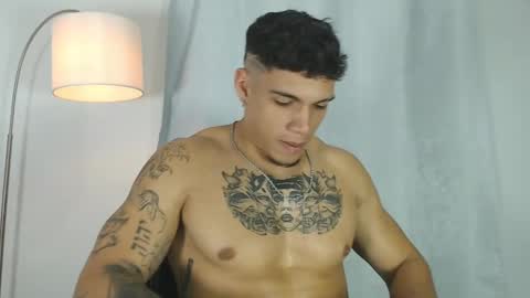 INDEPENDENT MODEL  online show from 30, 1, 2025