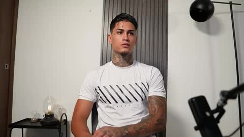 Agustin online show from 15, 10, 2025