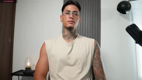 Agustin online show from 10, 11, 2025