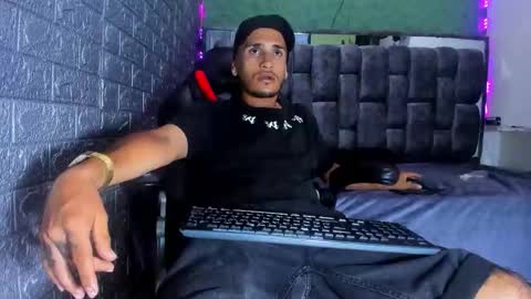 Snapshot of axell_cross2 chatting on 20, 10, 2025 Axell Cross2 online show from 20, 10, 2025