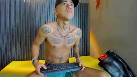 Snapshot of ayala_tattoo chatting on 17, 12, 2025 Ayala online show from 17, 12, 2025
