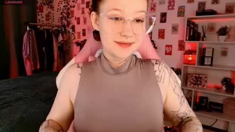 Snapshot of ayla_hill chatting on 12, 10, 2025 Ayla hill online show from 12, 10, 2025