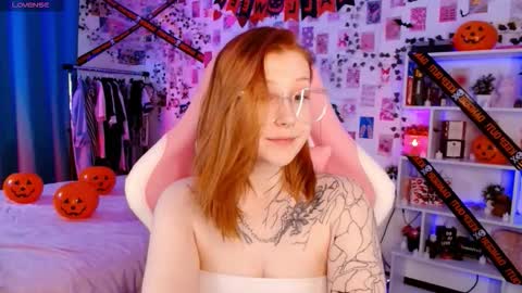 Snapshot of ayla_hill chatting on 21, 10, 2025 Ayla hill online show from 21, 10, 2025