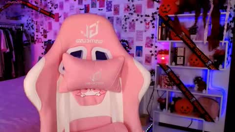 Snapshot of ayla_hill chatting on 28, 10, 2025 Ayla hill online show from 28, 10, 2025