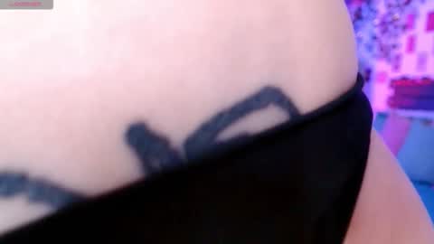 Snapshot of ayla_hill chatting on 11, 11, 2025 Ayla hill online show from 11, 11, 2025