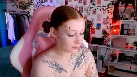 Snapshot of ayla_hill chatting on 20, 11, 2025 Ayla hill online show from 20, 11, 2025