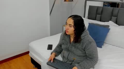 Ayla online show from 6, 1, 2025