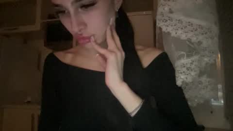 Snapshot of ayshekisskitty chatting on 23, 11, 2025 ViktoranMary online show from 23, 11, 2025