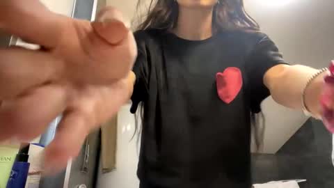 Snapshot of ayshekisskitty chatting on 30, 11, 2025 ViktoranMary online show from 30, 11, 2025