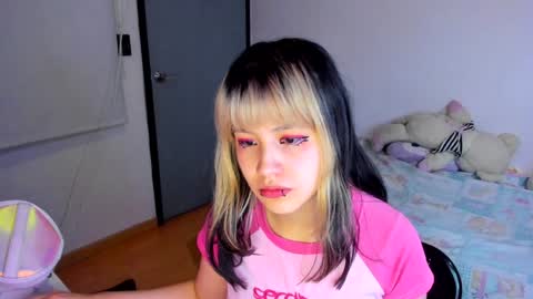 Azu Moure online show from 17, 12, 2024