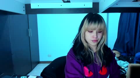 Azu Moure online show from 10, 1, 2025