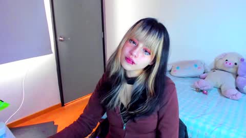 Azu Moure online show from 18, 1, 2025