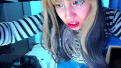 Azu Moure online show from 19, 1, 2025