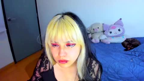 Azu Moure online show from 18, 2, 2025