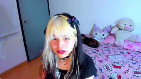 Azu Moure online show from 1, 3, 2025