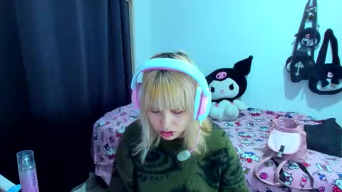 Azu Moure online show from 21, 11, 2025