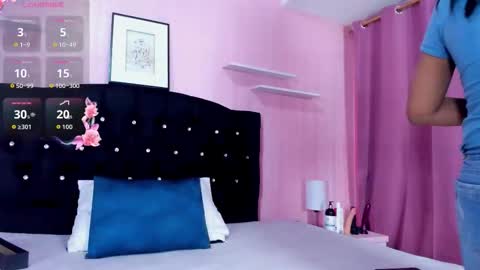 azul_moonn online show from 10, 10, 2025