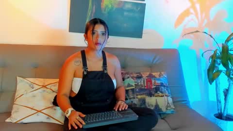 Azuraby online show from 4, 2, 2025