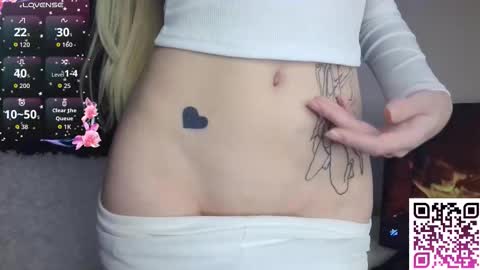 Snapshot of babbbyfoxx chatting on 8, 9, 2025 Foxy online show from 8, 9, 2025