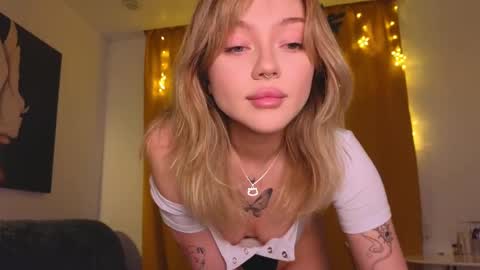 Snapshot of baby_adele chatting on 24, 12, 2024 bb adele online show from 24, 12, 2024