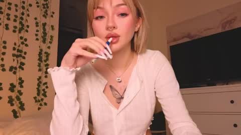 Snapshot of baby_adele chatting on 30, 12, 2024 bb adele online show from 30, 12, 2024