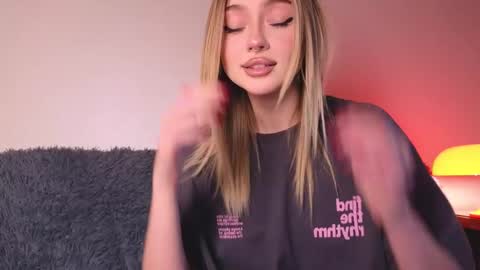 Snapshot of baby_adele chatting on 10, 9, 2025 bb adele online show from 10, 9, 2025