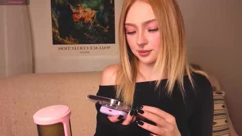 Snapshot of baby_adele chatting on 18, 10, 2025 bb adele online show from 18, 10, 2025