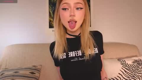 Snapshot of baby_adele chatting on 23, 10, 2025 bb adele online show from 23, 10, 2025