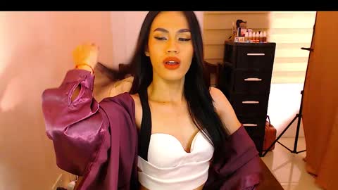 Snapshot of baby_fu chatting on 10, 10, 2025 Nathalia online show from 10, 10, 2025