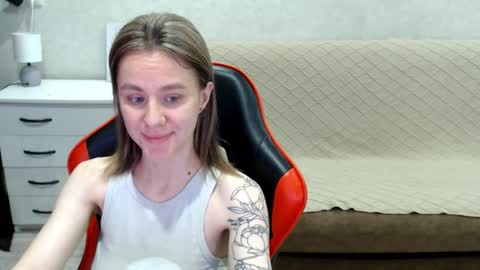 Snapshot of baby_kitte chatting on 12, 10, 2025 baby_kitte online show from 12, 10, 2025