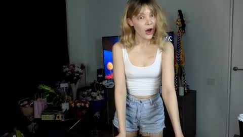 hiii honey im Diana 3 online show from 9, 11, 2025