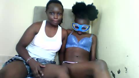 Snapshot of bads_hornies chatting on 17, 11, 2025 bads_hornies online show from 17, 11, 2025